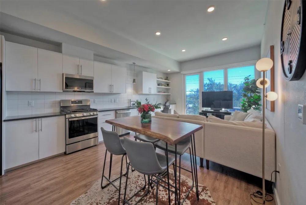 4004 Banister Lane #207