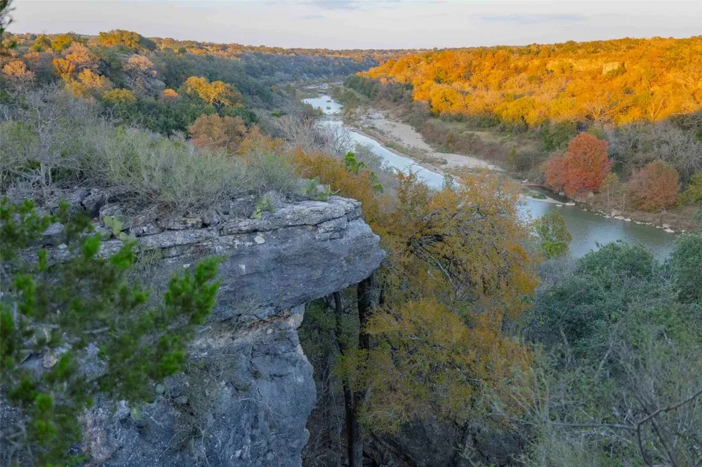8507 Hammett's Crossing Round Mountain, TX 78663