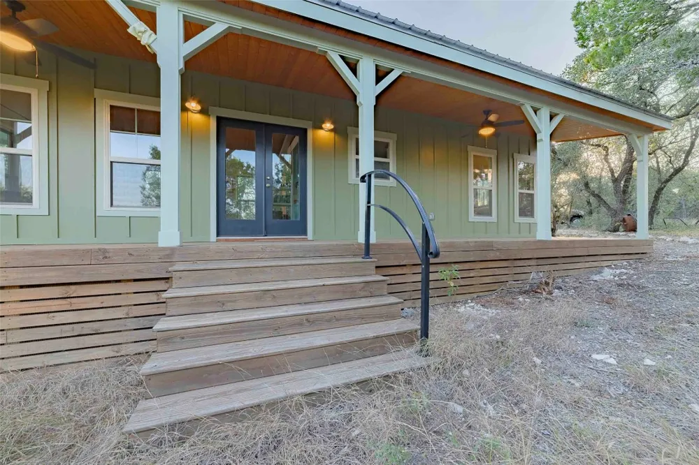 8507 Hammett's Crossing Round Mountain, TX 78663