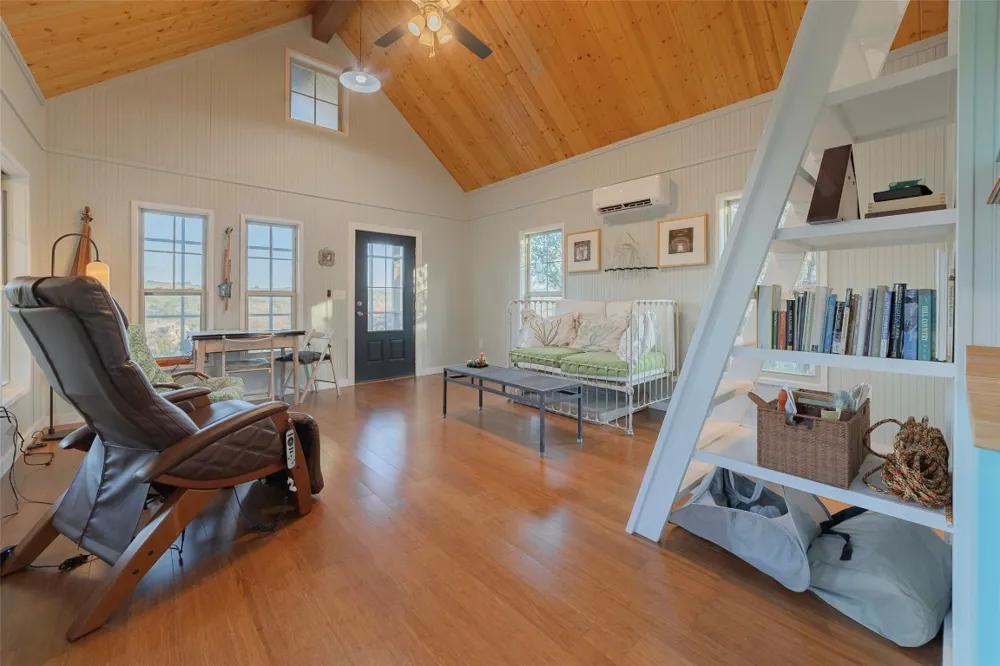 8507 Hammett's Crossing Round Mountain, TX 78663
