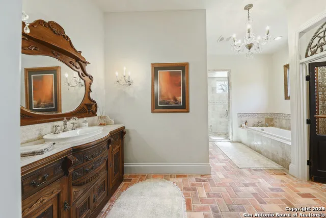 640 Terrell Terrell Hills, TX 78209