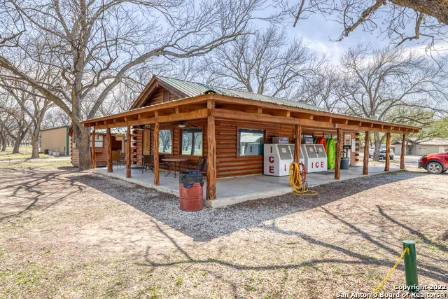 440 Red Wright Rd Leakey, TX 78873