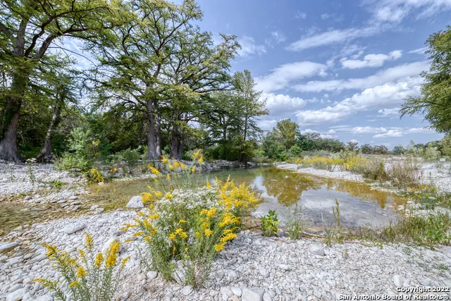 440 Red Wright Rd Leakey, TX 78873