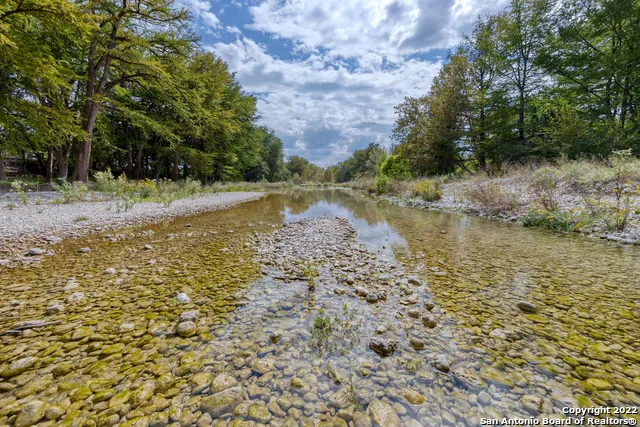 440 Red Wright Rd Leakey, TX 78873