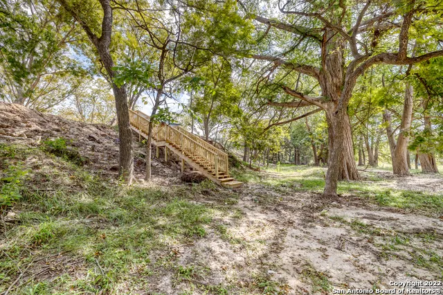440 Red Wright Rd Leakey, TX 78873