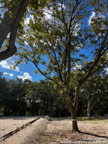 440 Red Wright Rd Leakey, TX 78873