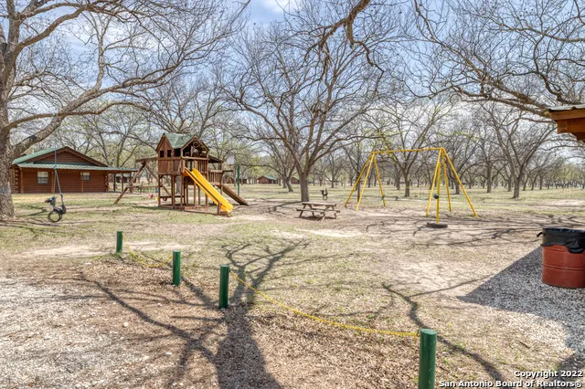 440 Red Wright Rd Leakey, TX 78873