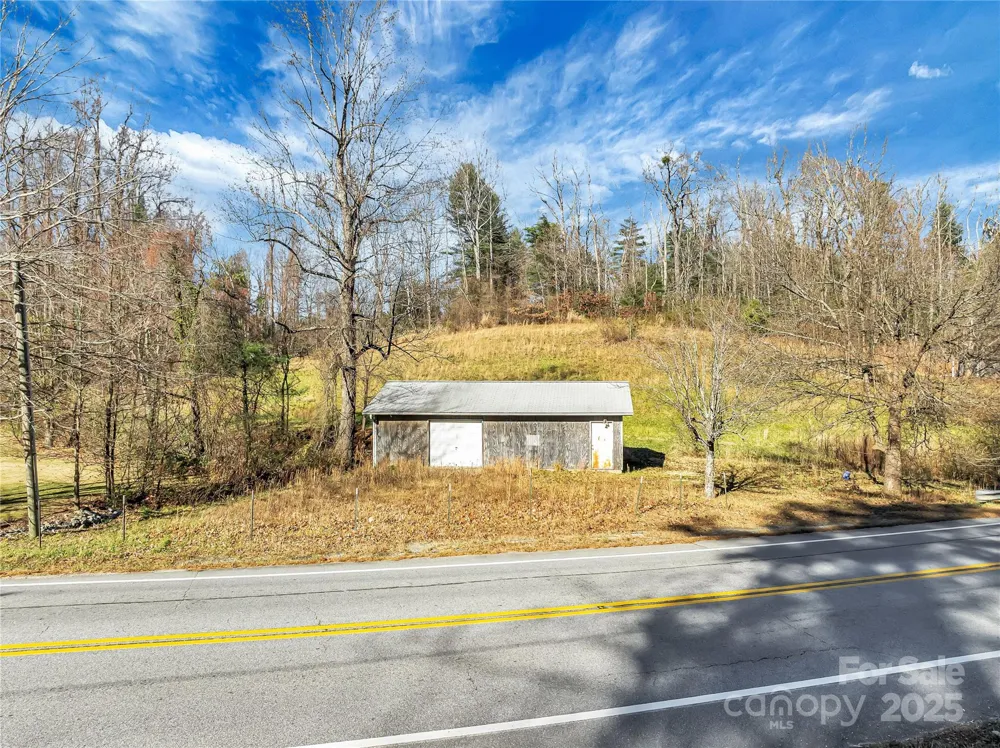 283 Ozone Drive Saluda, NC 28773