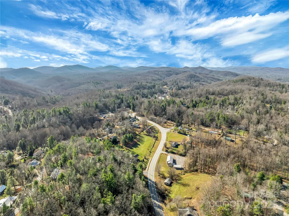 283 Ozone Drive Saluda, NC 28773