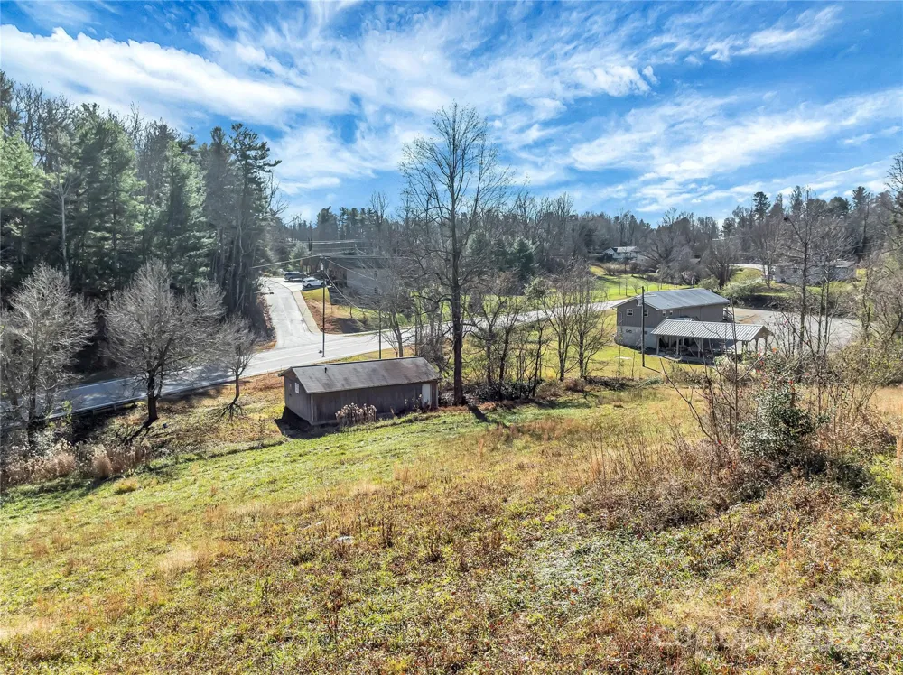 283 Ozone Drive Saluda, NC 28773