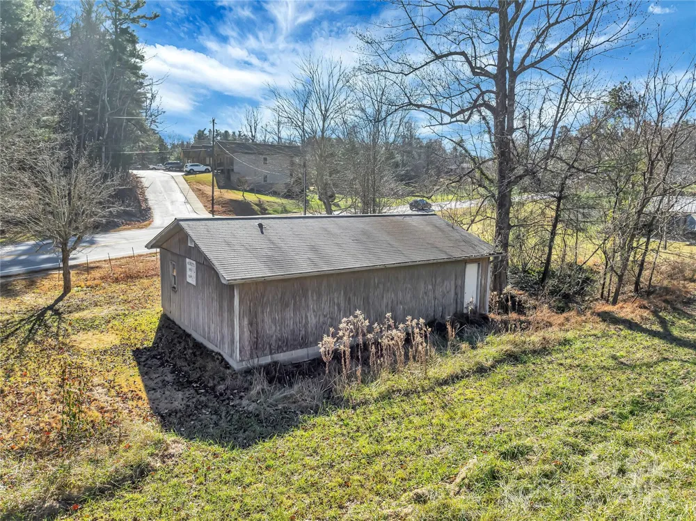 283 Ozone Drive Saluda, NC 28773