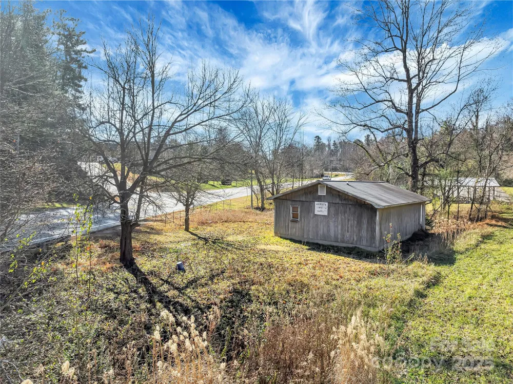 283 Ozone Drive Saluda, NC 28773