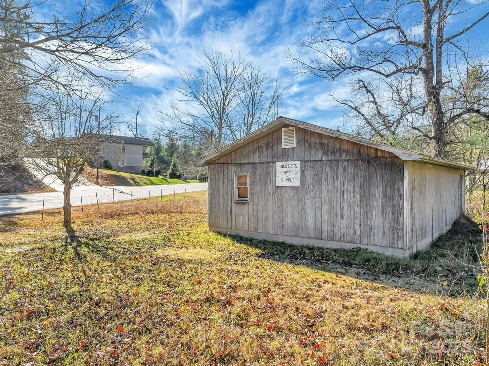 283 Ozone Drive Saluda, NC 28773