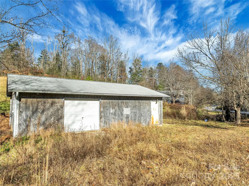 283 Ozone Drive Saluda, NC 28773