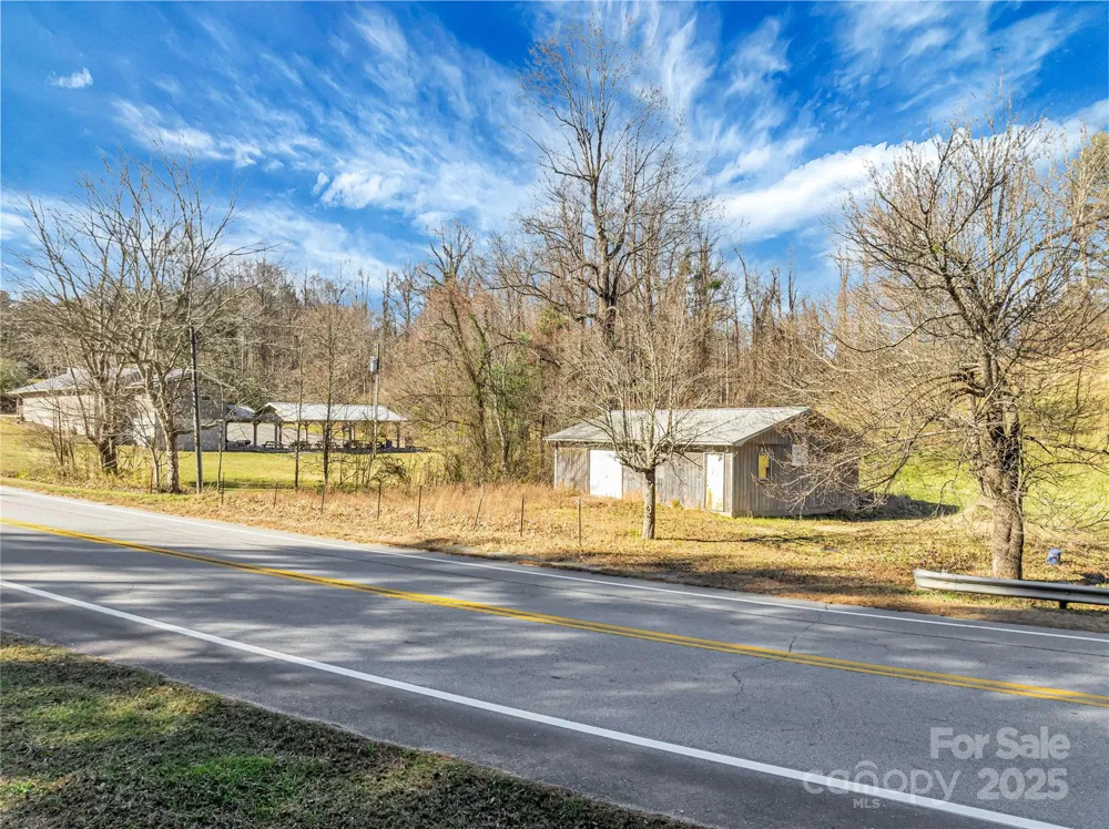 283 Ozone Drive Saluda, NC 28773