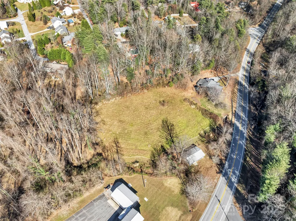 283 Ozone Drive Saluda, NC 28773