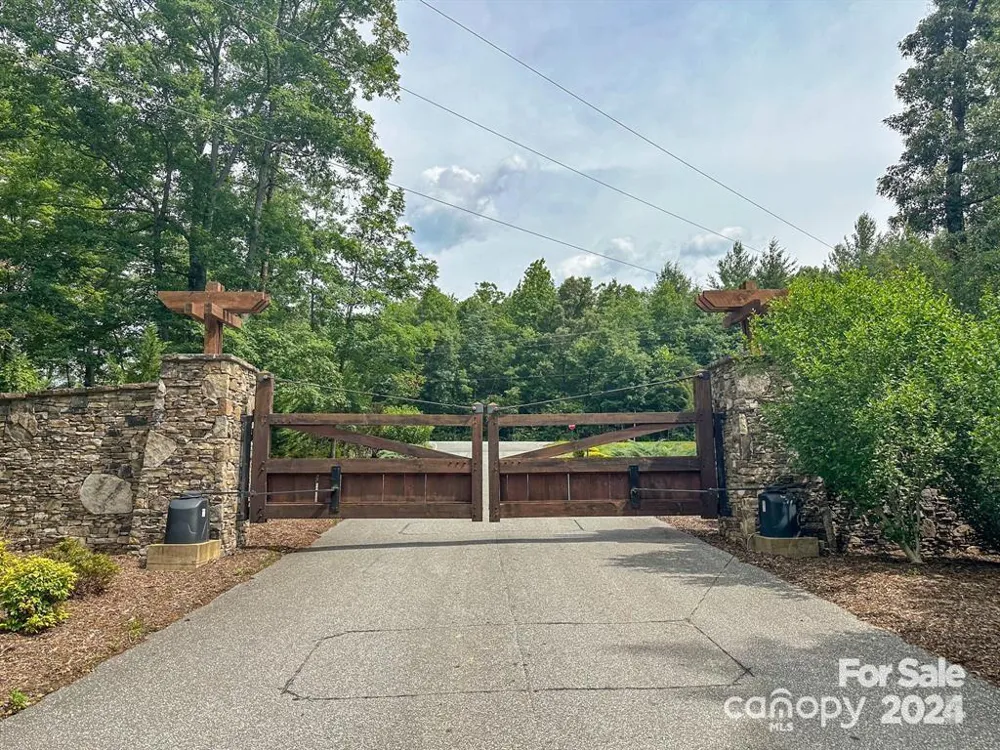 597 Peninsula Reserve Road #34 Nebo, NC 28761