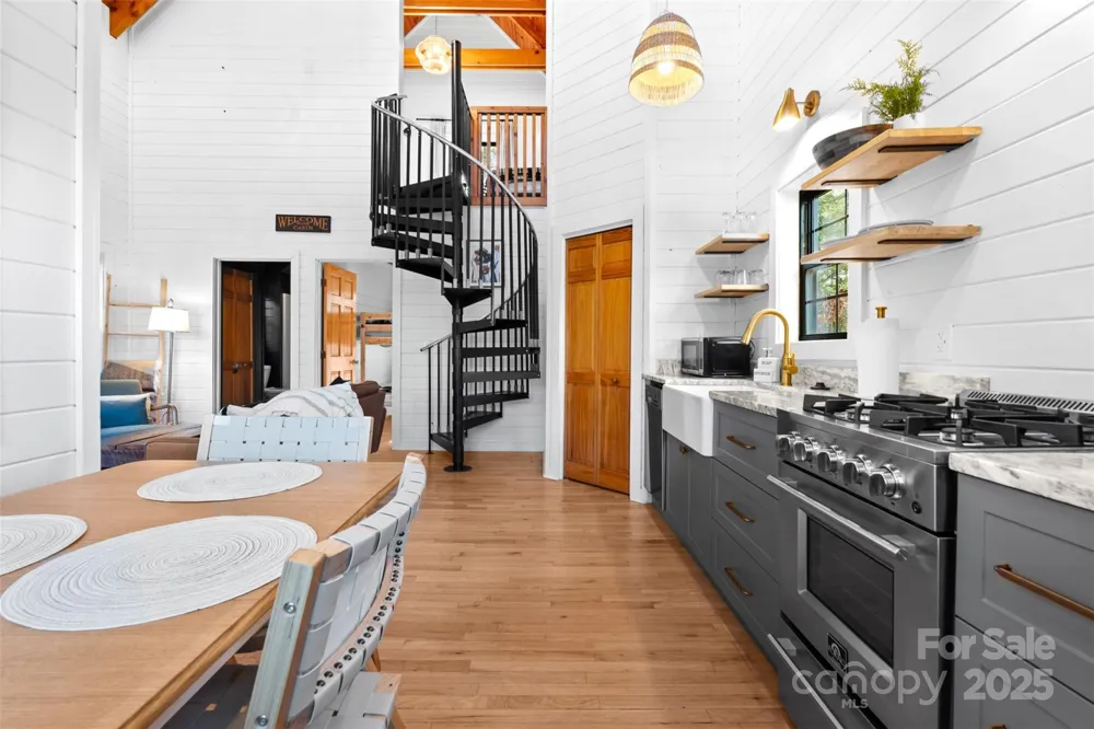 68 Bear Den Mountain View Drive Spruce Pine, NC 28777