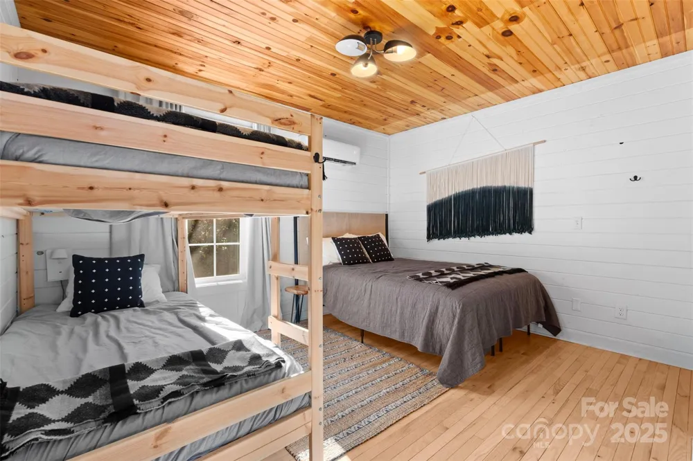68 Bear Den Mountain View Drive Spruce Pine, NC 28777