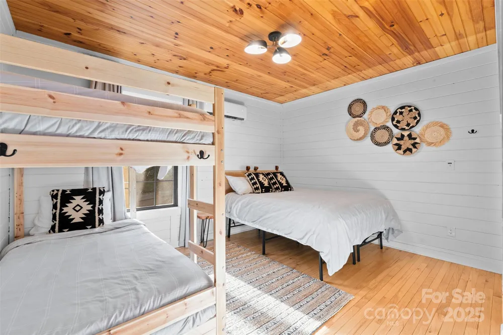 100 Bear Den Mountain View Drive Spruce Pine, NC 28777