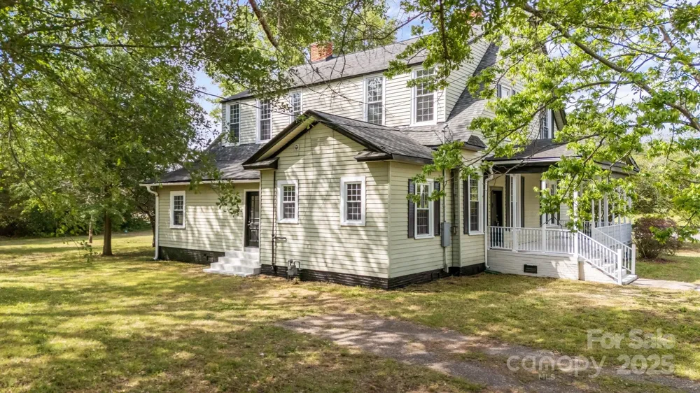 301 W Central Street Maxton, NC 28364