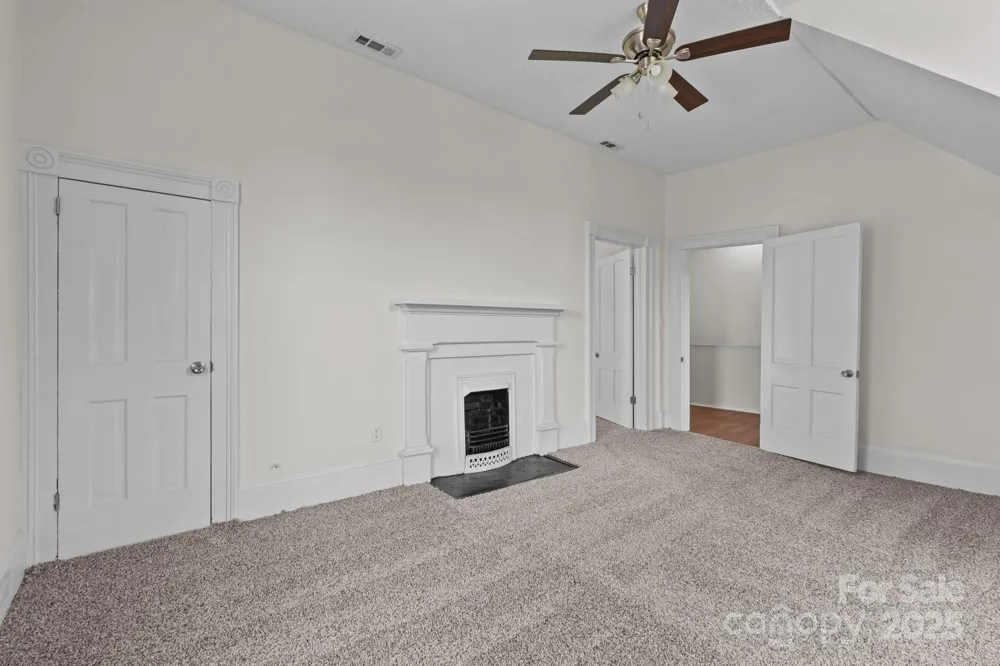 301 W Central Street Maxton, NC 28364