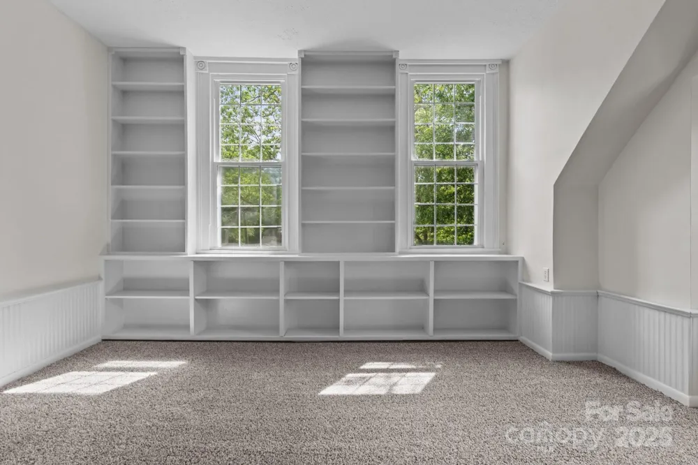 301 W Central Street Maxton, NC 28364