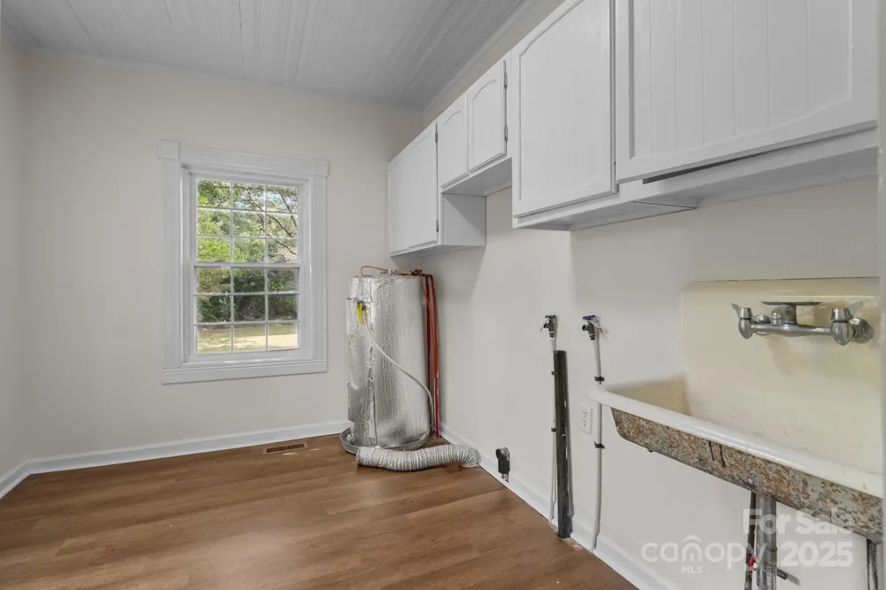 301 W Central Street Maxton, NC 28364