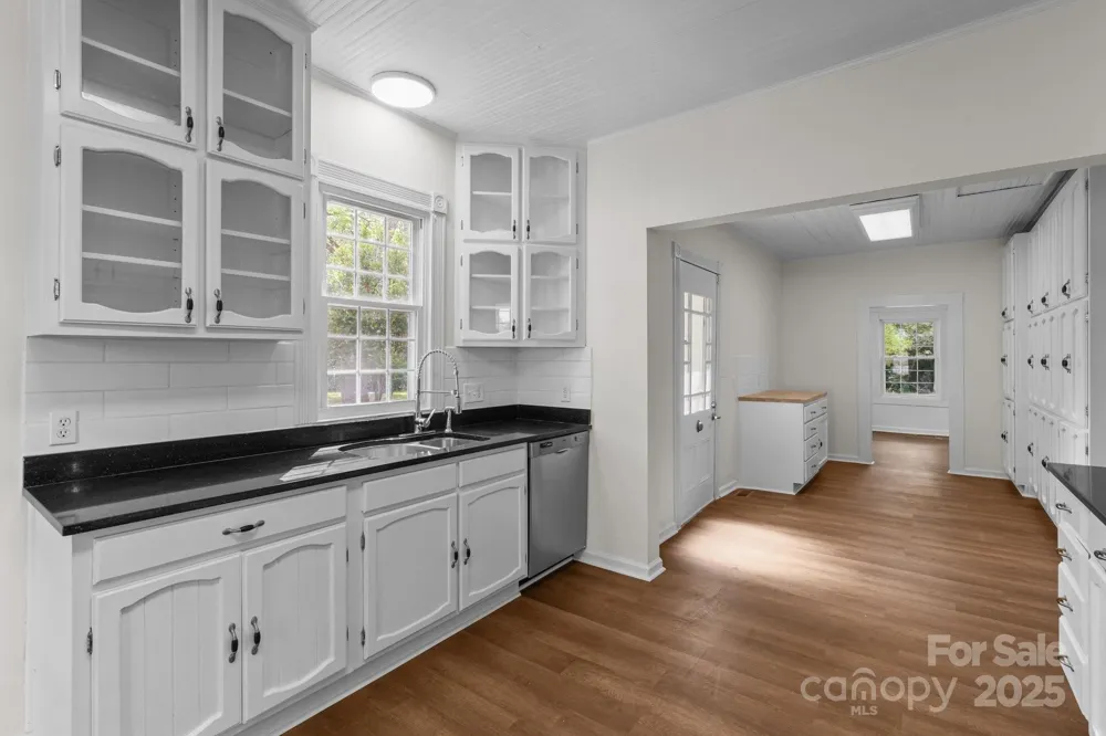 301 W Central Street Maxton, NC 28364