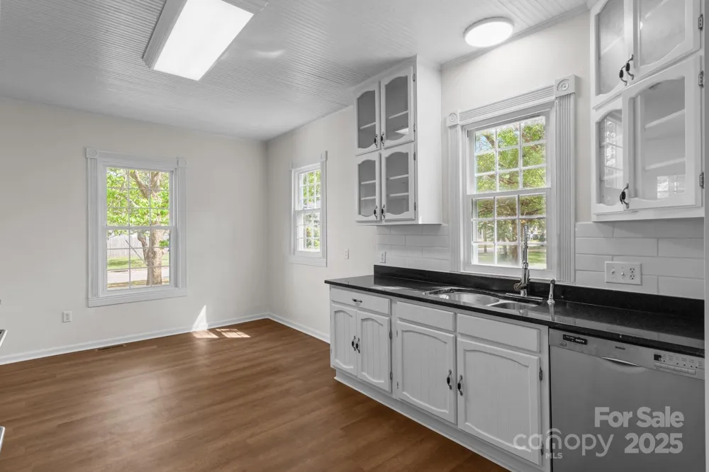 301 W Central Street Maxton, NC 28364