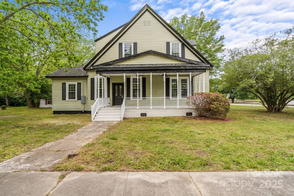 301 W Central Street Maxton, NC 28364