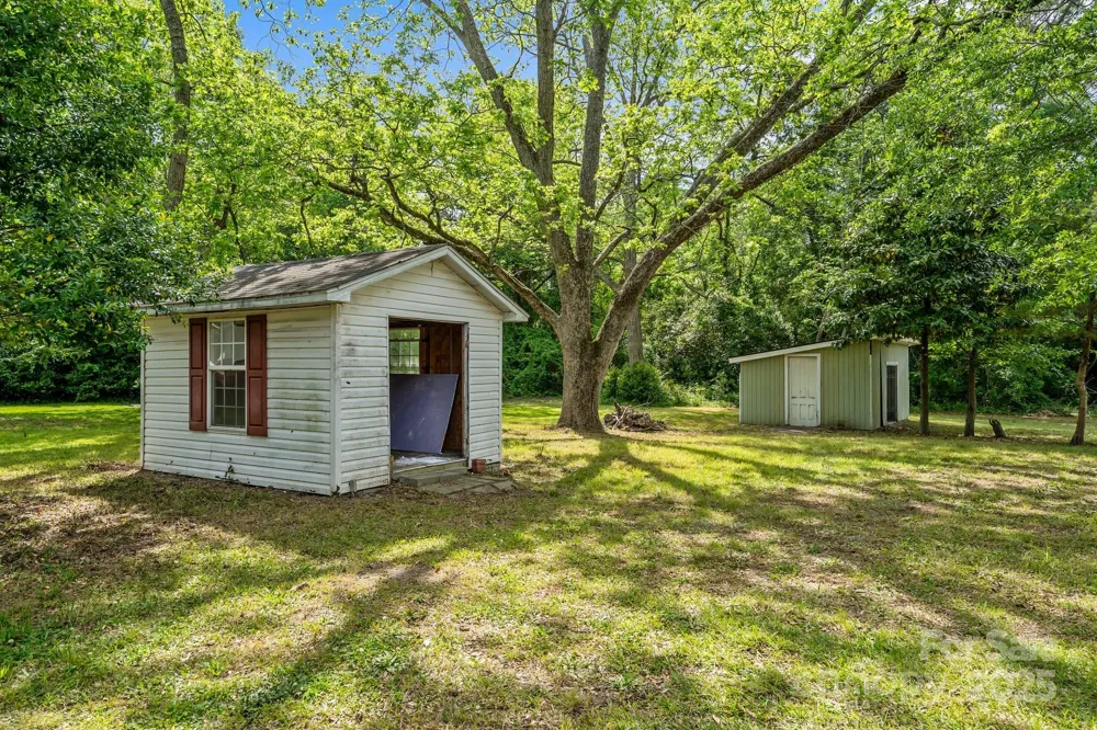 301 W Central Street Maxton, NC 28364
