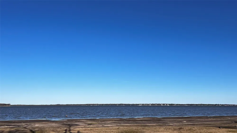 8455 Southern Shore Court Kemp, TX 75143