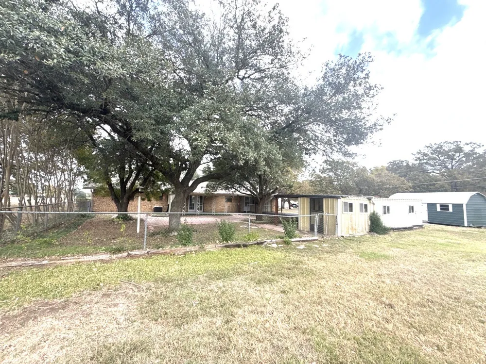150 Lazy Way Fairfield, TX 75840