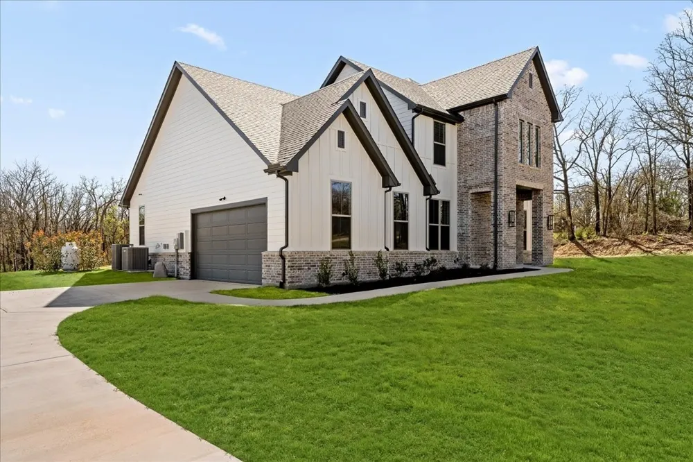 131 Spring Valley Road Paradise, TX 76073