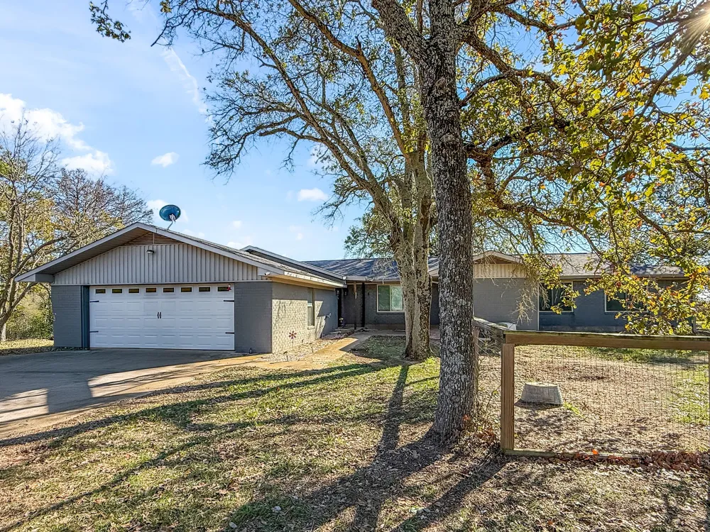 8090 County Road 4528 Palestine, TX 75803