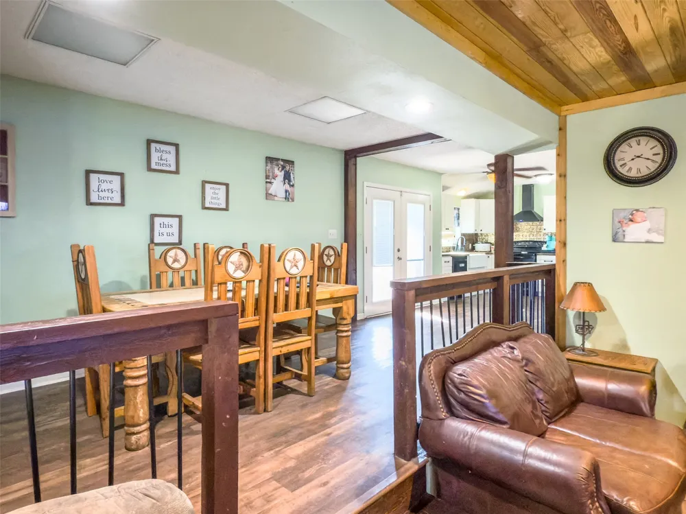 8090 County Road 4528 Palestine, TX 75803