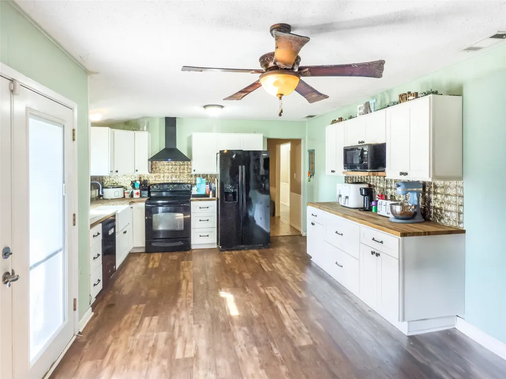8090 County Road 4528 Palestine, TX 75803