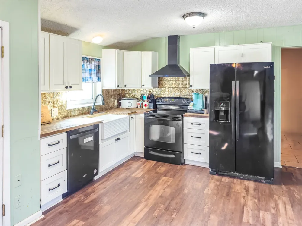 8090 County Road 4528 Palestine, TX 75803