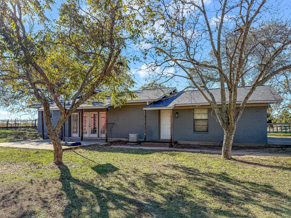 8090 County Road 4528 Palestine, TX 75803