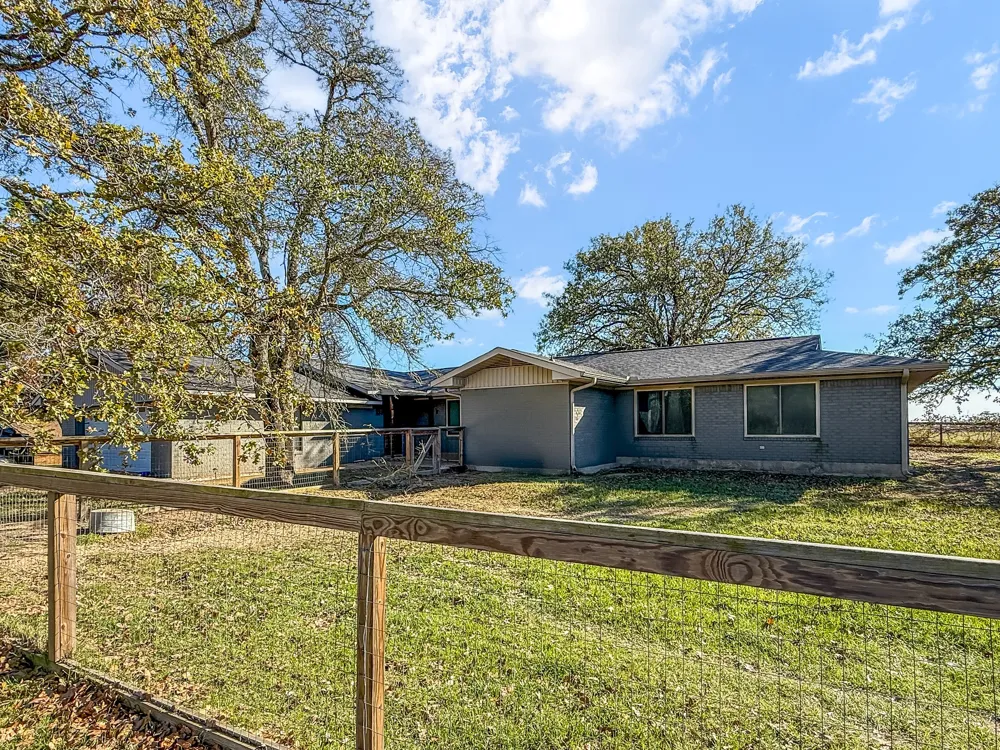 8090 County Road 4528 Palestine, TX 75803