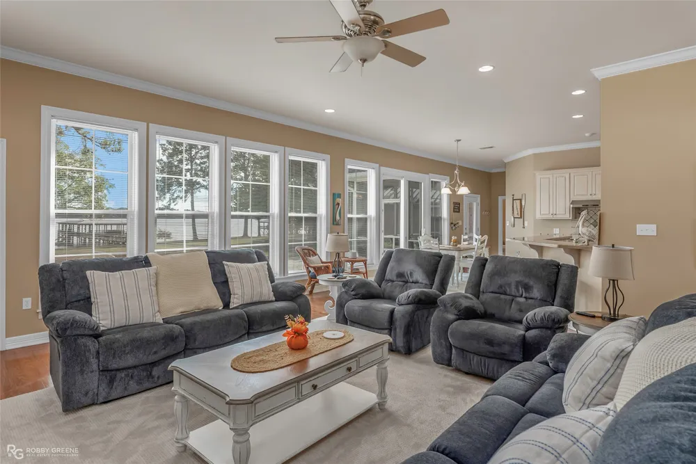 90 La Belle Court Many, LA 71449