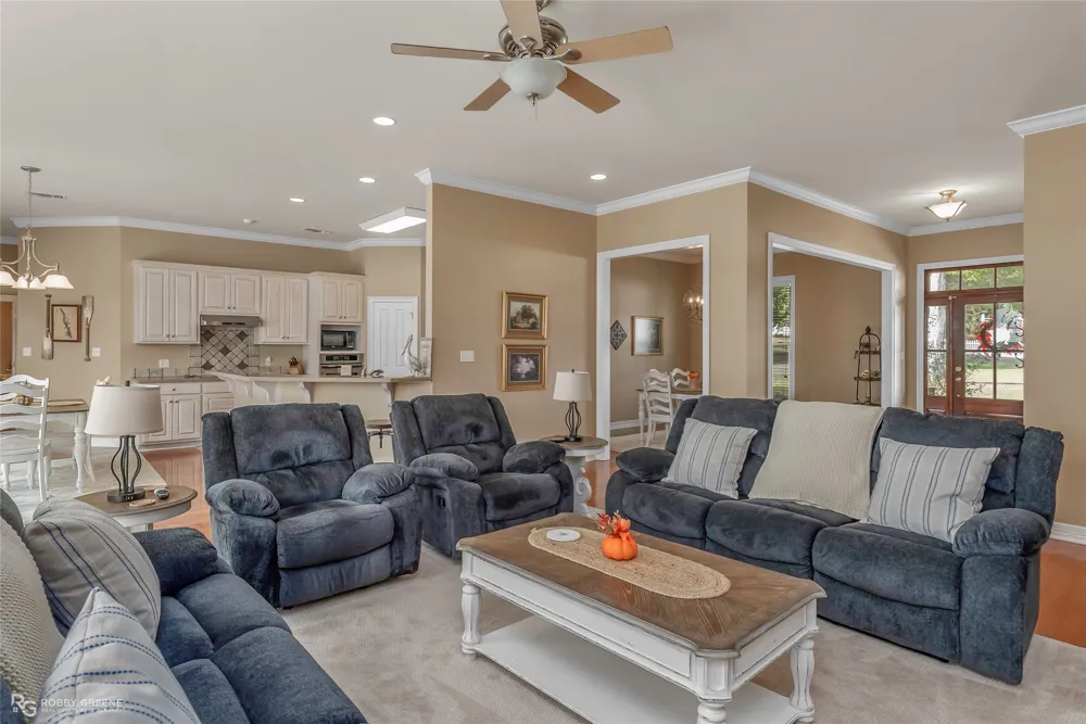 90 La Belle Court Many, LA 71449