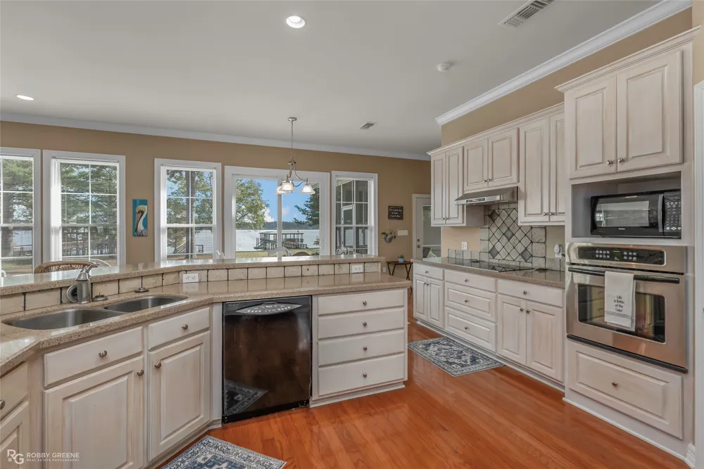 90 La Belle Court Many, LA 71449