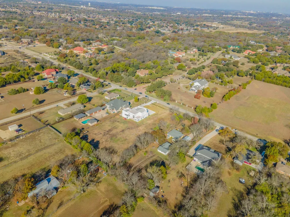 1124 W Pleasant Run Road DeSoto, TX 75115