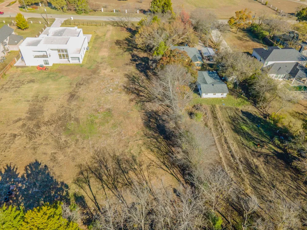 1124 W Pleasant Run Road DeSoto, TX 75115