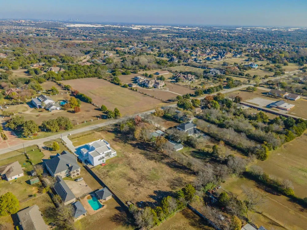 1124 W Pleasant Run Road DeSoto, TX 75115