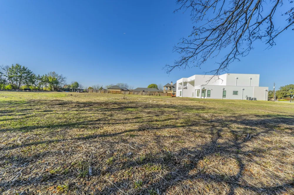 1124 W Pleasant Run Road DeSoto, TX 75115