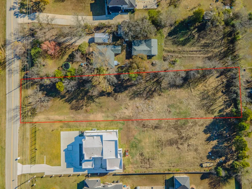 1124 W Pleasant Run Road DeSoto, TX 75115