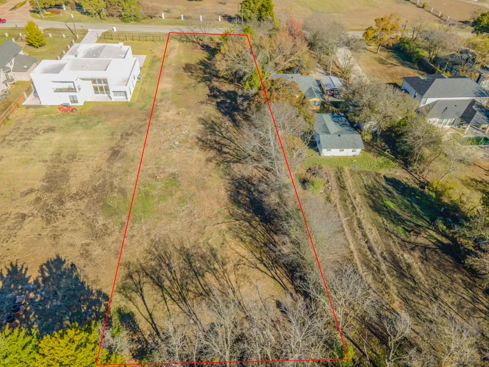 1124 W Pleasant Run Road DeSoto, TX 75115